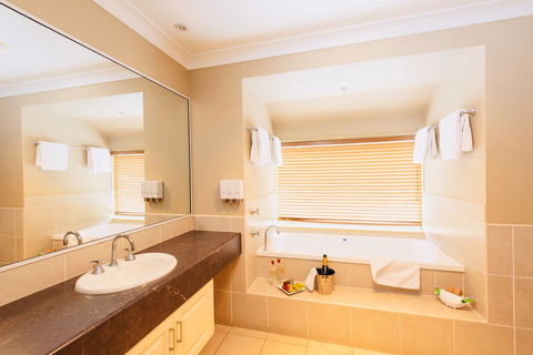 Ambassador On Ruthven - Accommodation Brisbane 8