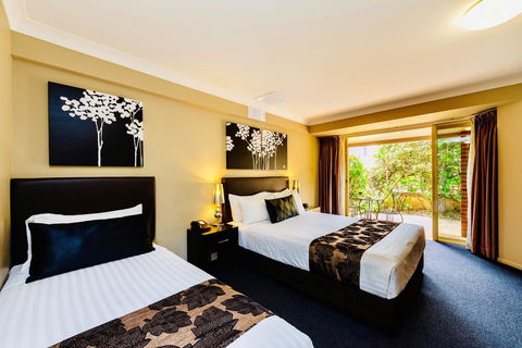 Ambassador On Ruthven - Accommodation Brisbane 1