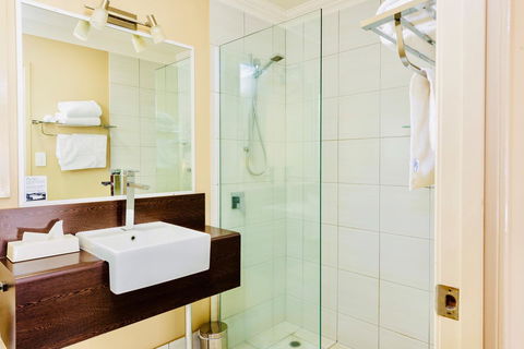 Ambassador On Ruthven - Accommodation Brisbane 23