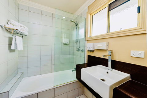 Ambassador On Ruthven - Accommodation Brisbane 29