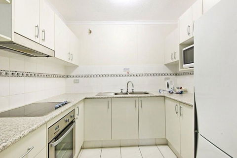 Surfers International Apartments - Accommodation Brisbane 35