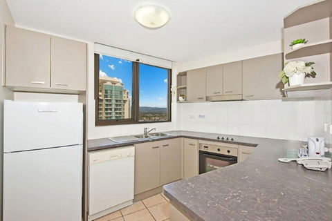 Surfers International Apartments - Accommodation Brisbane 40