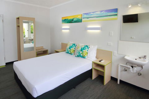 Palm Beach Hotel - Accommodation Brisbane 2