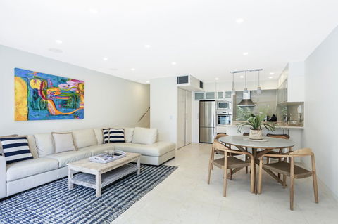 Little Cove Court - Accommodation Brisbane 4