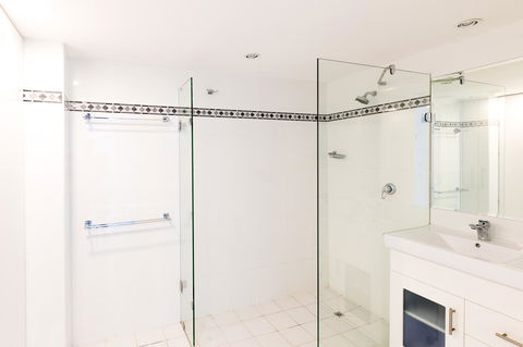 Burgess @ Kings Beach Apartments - Accommodation Brisbane 9