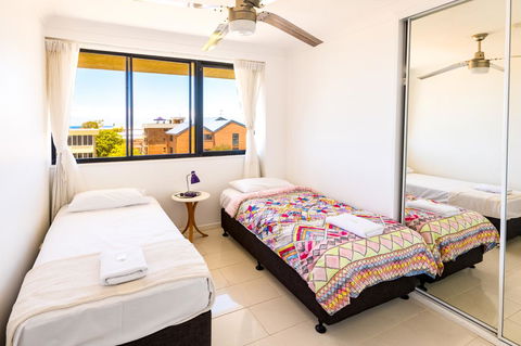 Burgess @ Kings Beach Apartments - Accommodation Brisbane 18