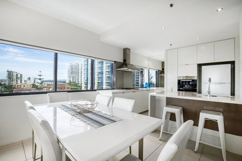 Ultra Broadbeach - Accommodation Brisbane 9