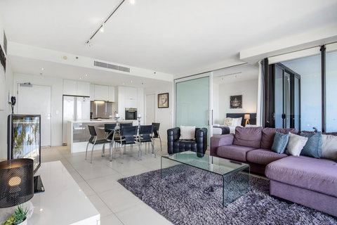 Ultra Broadbeach - Accommodation Brisbane 44