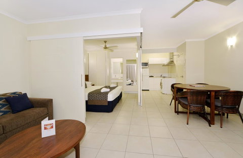 Cairns Queenslander Hotel & Apartments - Accommodation Brisbane 10