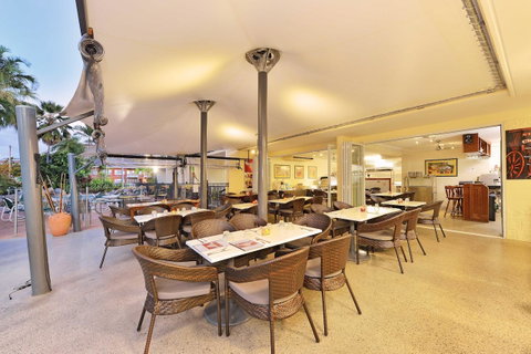 Cairns Queenslander Hotel & Apartments - Accommodation Brisbane 3