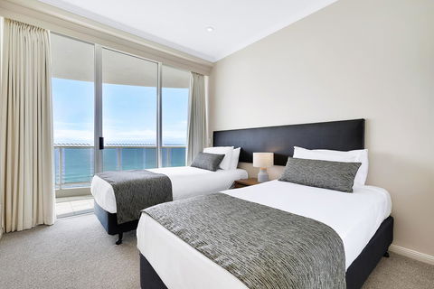 Pacific Views Resort - Accommodation Brisbane 3