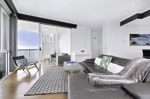 Pacific Views Resort - Accommodation Brisbane 6