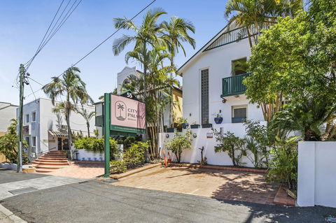 City Palms Brisbane - Accommodation Brisbane 0