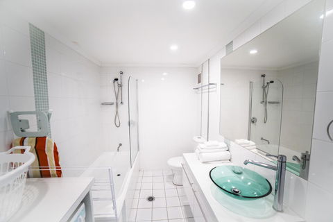Capricorn One Beachside Holiday Apartments - Official - Accommodation Brisbane 5