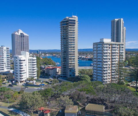 Capricorn One Beachside Holiday Apartments - Official - Accommodation Brisbane 8