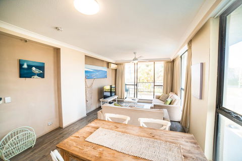 Capricorn One Beachside Holiday Apartments - Official - Accommodation Brisbane 3