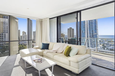 Holiday Holiday Circle On Cavill Apartments - Accommodation Brisbane 42