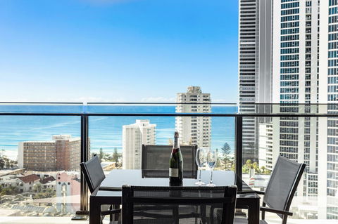 Holiday Holiday Circle On Cavill Apartments - Accommodation Brisbane 16