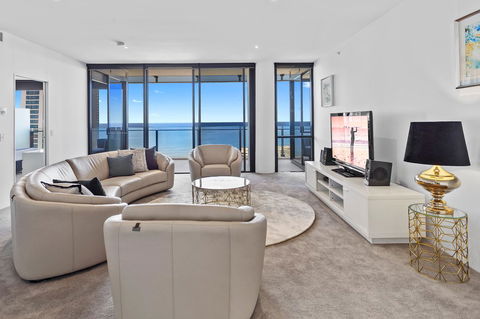 Holiday Holiday Circle On Cavill Apartments - Accommodation Brisbane 1