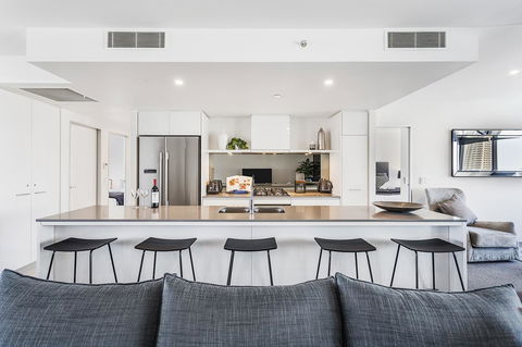 Holiday Holiday Circle On Cavill Apartments - Accommodation Brisbane 9