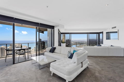 Holiday Holiday Circle On Cavill Apartments - Accommodation Brisbane 10
