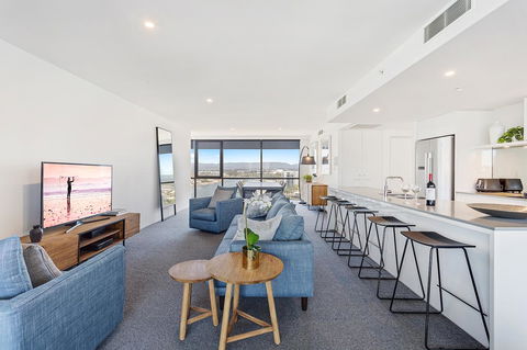 Holiday Holiday Circle On Cavill Apartments - Accommodation Brisbane 2
