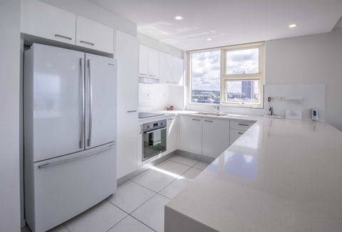 84 The Spit Holiday Apartments - Accommodation Brisbane 7