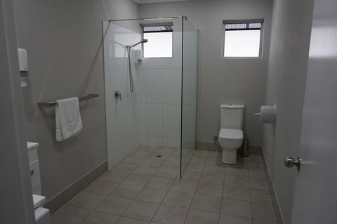 YAL Cairns - A Motel That Makes A Difference - Accommodation Brisbane 2