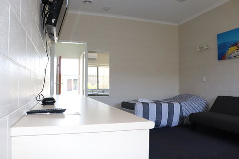 YAL Cairns - A Motel That Makes A Difference - Accommodation Brisbane 8