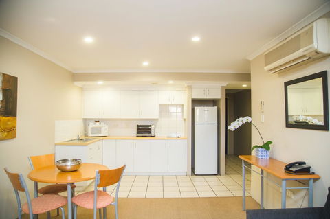Cosmopolitan Motel & Serviced Apartments - Accommodation Brisbane 19