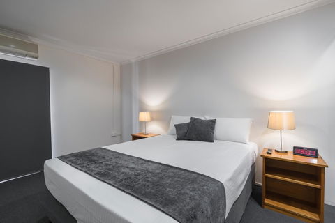 Cosmopolitan Motel & Serviced Apartments - Accommodation Brisbane 3