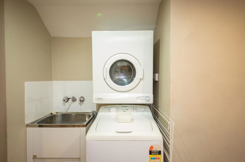 Cosmopolitan Motel & Serviced Apartments - Accommodation Brisbane 23