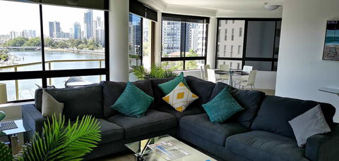 Surfers Hawaiian Holiday Apartments - Accommodation Brisbane 2