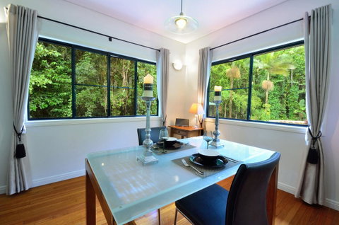 Misty Mountains Rainforest Retreat - Accommodation Brisbane 11