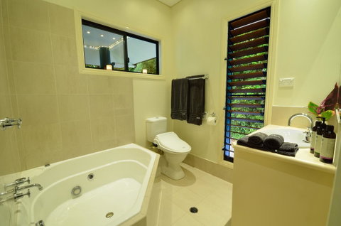 Misty Mountains Rainforest Retreat - Accommodation Brisbane 12