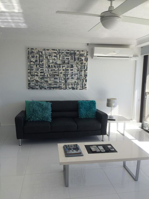 Surfers Century Oceanside Apartments - Accommodation Brisbane 27