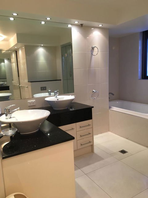Surfers Century Oceanside Apartments - Accommodation Brisbane 22