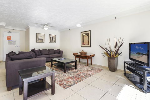 Surfers Century Oceanside Apartments - Accommodation Brisbane 6