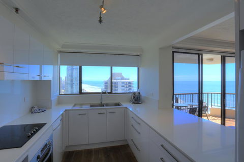 Surfers Century Oceanside Apartments - Accommodation Brisbane 37