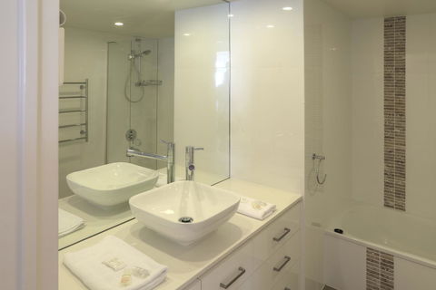 Surfers Century Oceanside Apartments - Accommodation Brisbane 38