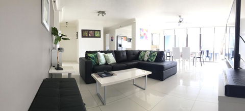 Surfers Century Oceanside Apartments - Accommodation Brisbane 25