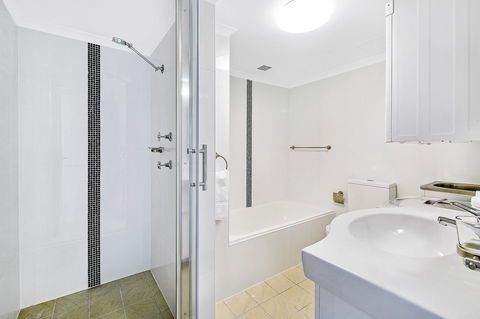 Beachcomber Holiday Apartment - Accommodation Brisbane 10