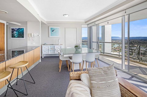 Holiday Holiday Chevron Renaissance Apartments - Accommodation Brisbane 1