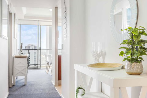 Holiday Holiday Chevron Renaissance Apartments - Accommodation Brisbane 2