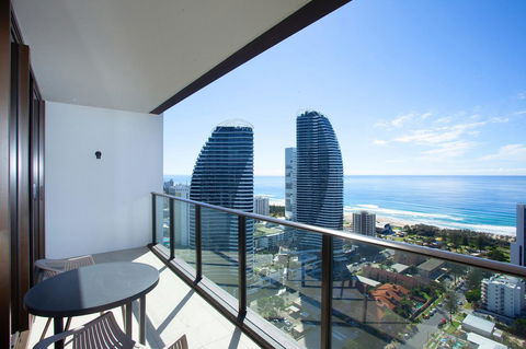 High Floor Ocean View Suites Broadbeach - Accommodation Brisbane 3