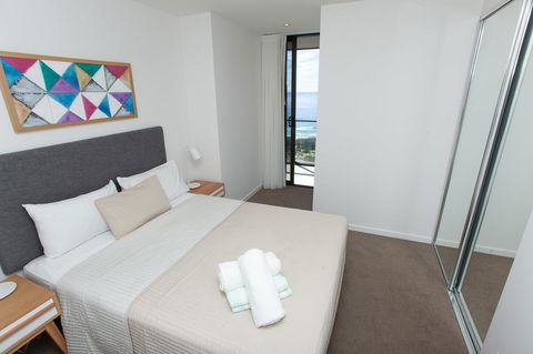 High Floor Ocean View Suites Broadbeach - Accommodation Brisbane 14
