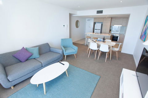 High Floor Ocean View Suites Broadbeach - Accommodation Brisbane 4