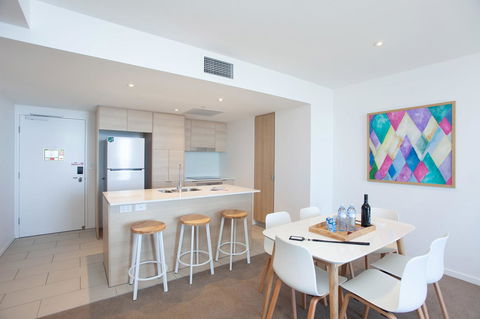 High Floor Ocean View Suites Broadbeach - Accommodation Brisbane 8