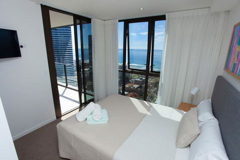High Floor Ocean View Suites Broadbeach - Accommodation Brisbane 13