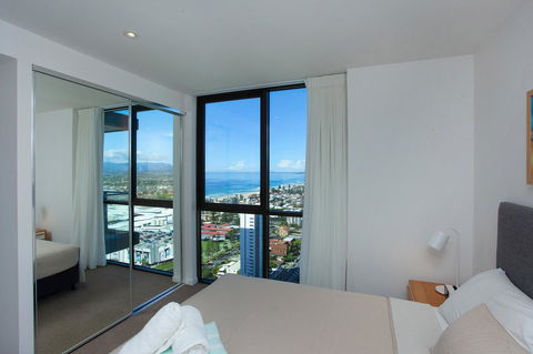 High Floor Ocean View Suites Broadbeach - Accommodation Brisbane 12